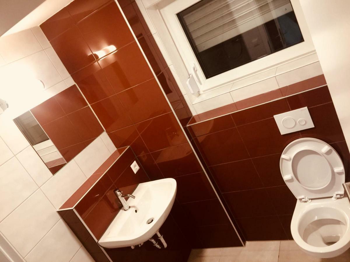 Gaststaette Lin Garden Hotel Untergruppenbach Екстериор снимка